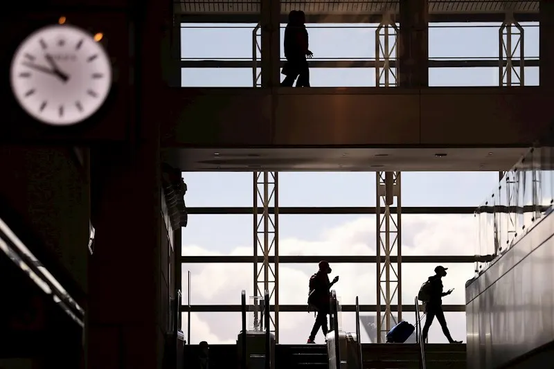 ¿Qué hacer si contraes COVID-19 mientras estás de vacaciones?