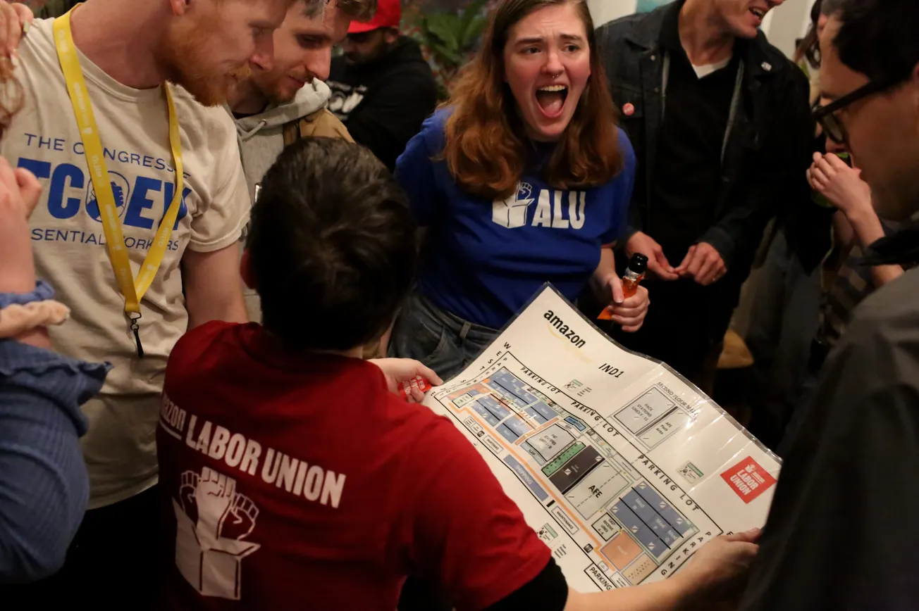 La victoria sindical en una planta de Amazon podría cambiar el movimiento laboral de EEUU