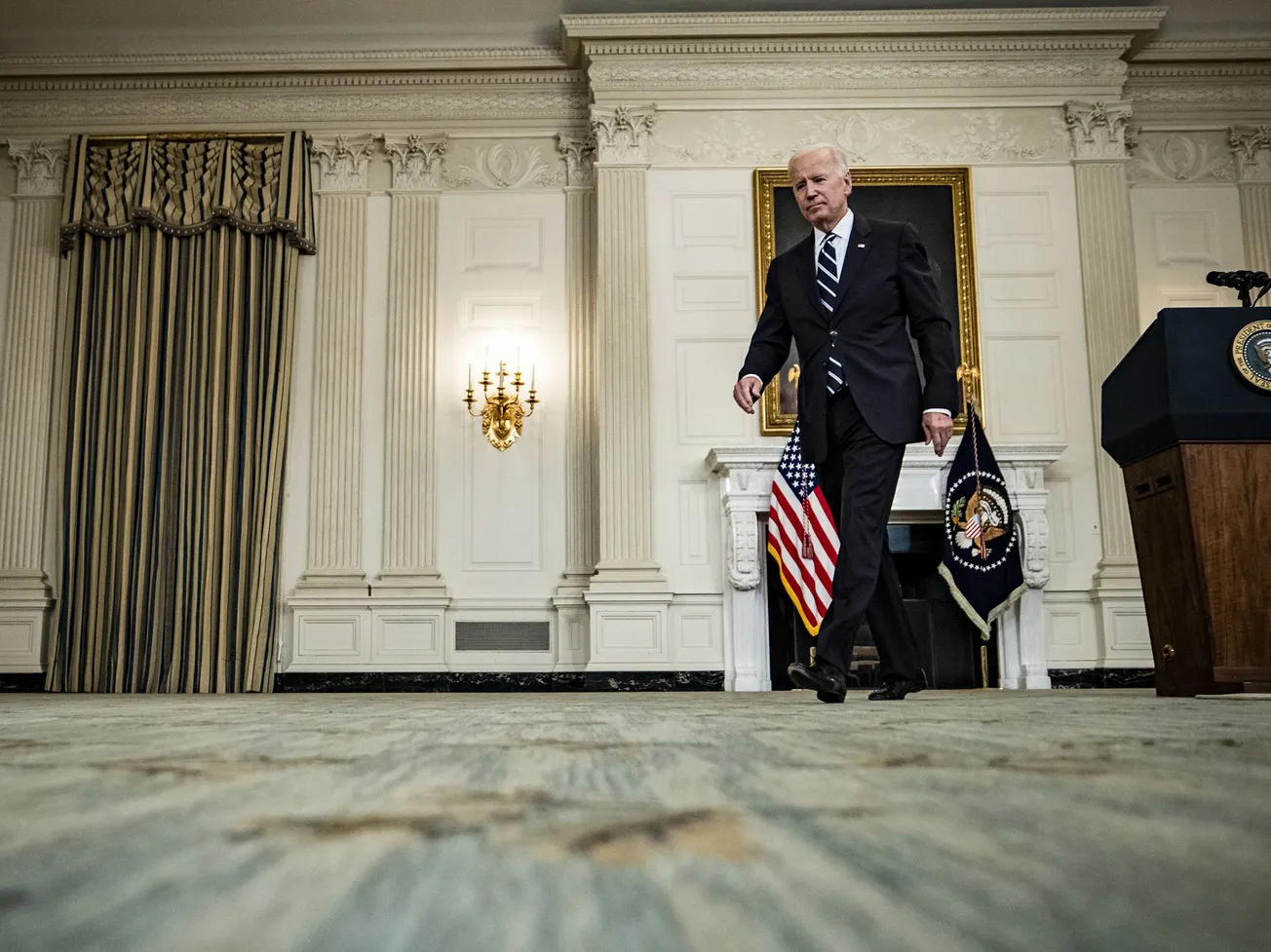 Biden sopesa enviar altos funcionarios a Ucrania: ¿y él?