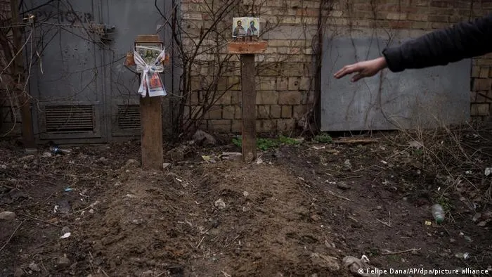 Alcalde de Bucha: "El número de cuerpos encontrados crece cada día"