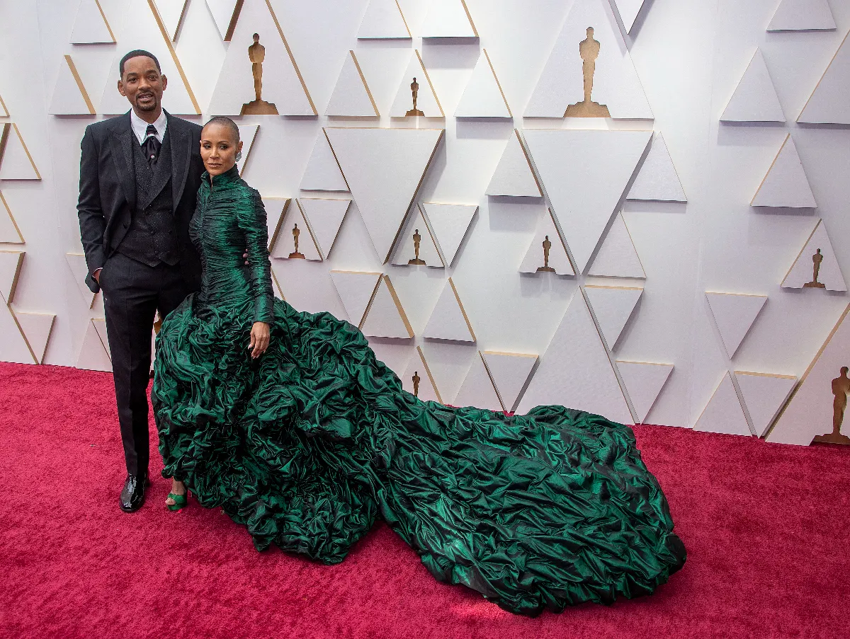 Renuncia a la academia de Will Smith no le salva de sanciones