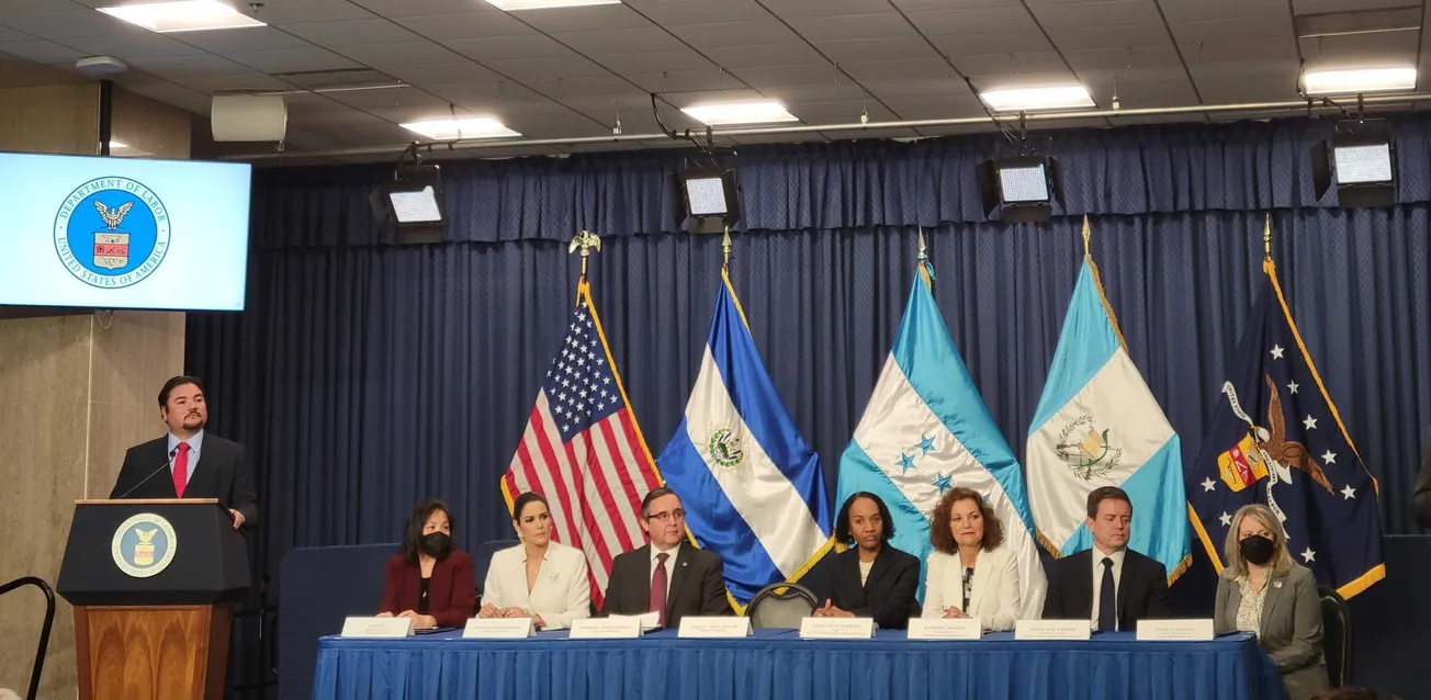 Vicesecretaria de Trabajo y embajadores de Centroamérica firman acuerdo para proteger derechos de los trabajadores