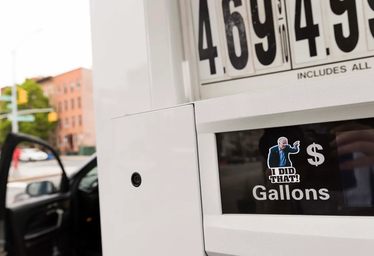 Los precios de la gasolina no bajarán pronto, dice la secretaria del Tesoro