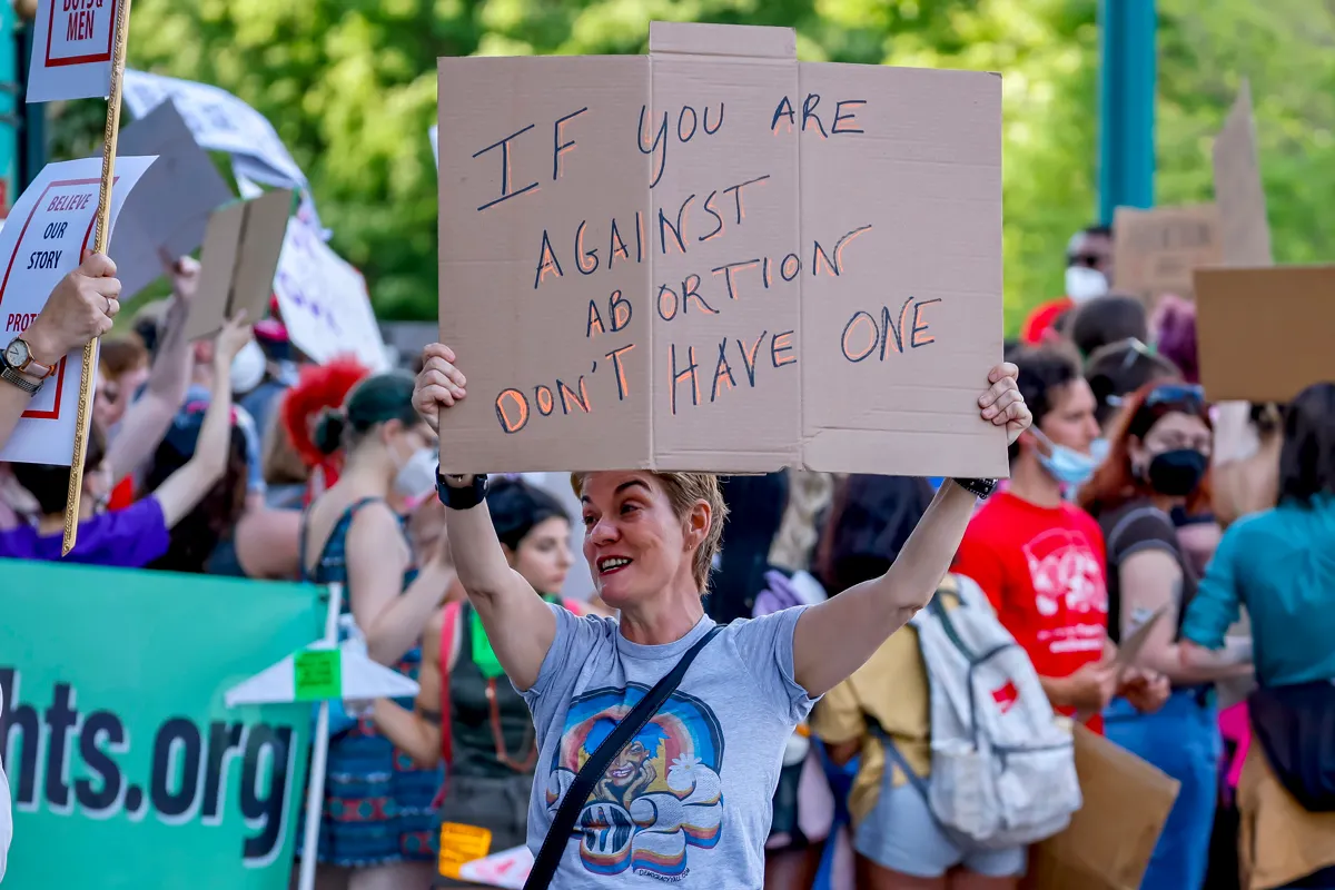 Protestas en Georgia sobre la filtración del documento sobre la decisión de la Corte Suprema de anular el precedente legar qu