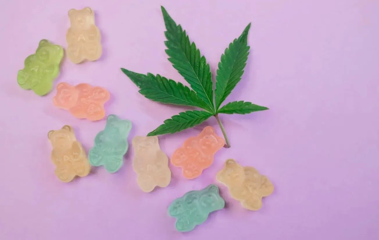 California: Tres estudiantes se intoxicaron por comer gomitas con cannabis