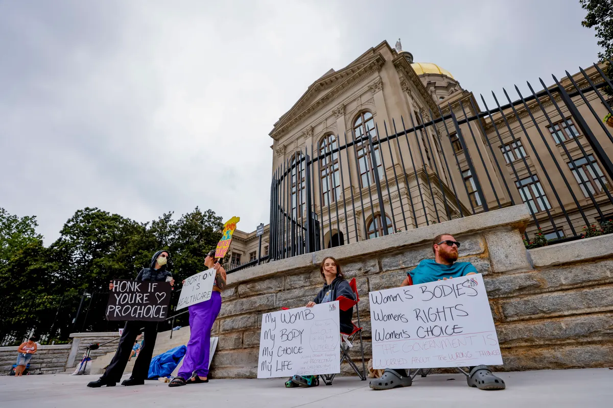 Grupos antiaborto quieren impedir que las mujeres crucen las fronteras estatales
