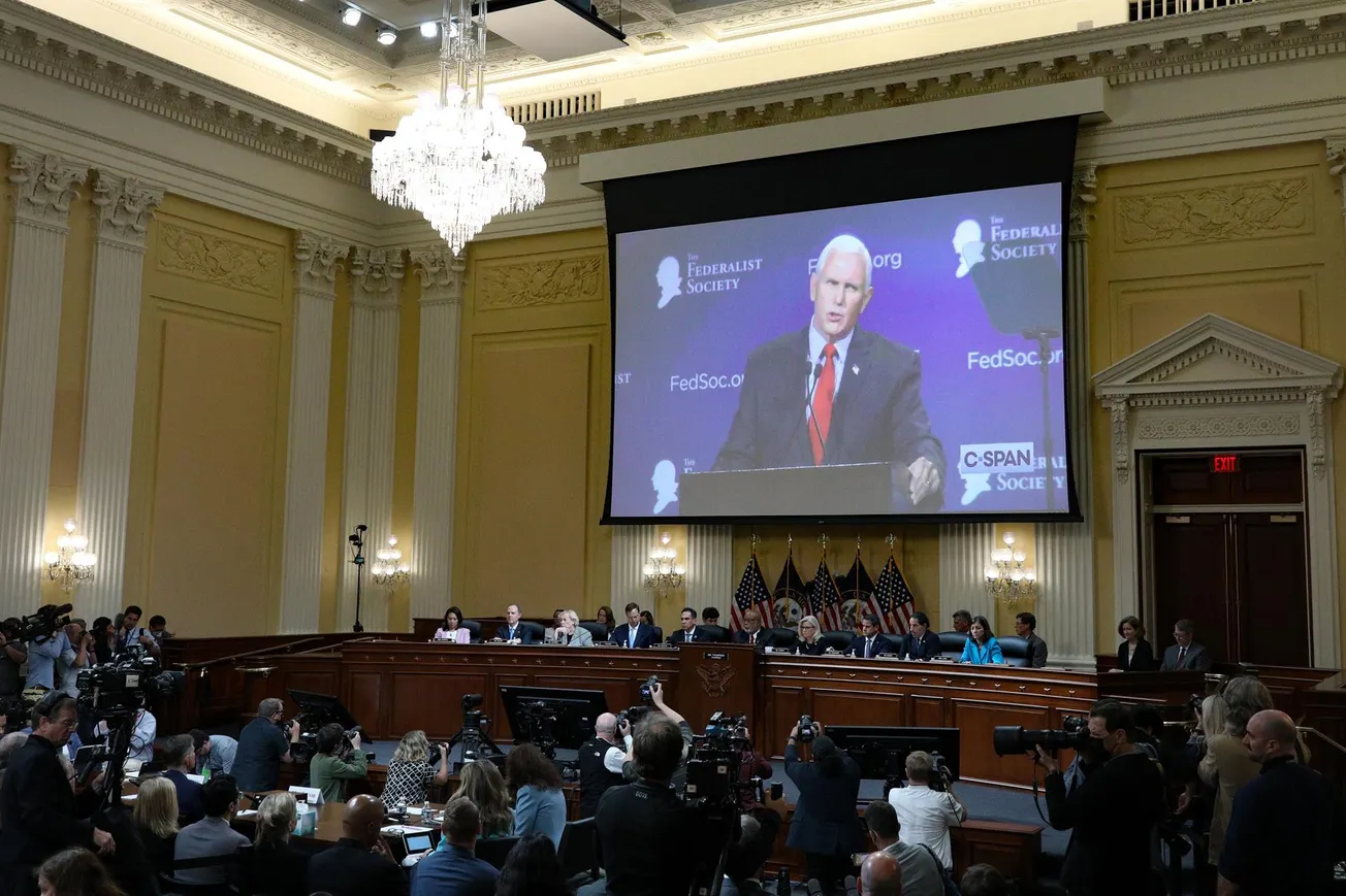 Comité del 6 de enero: Trump recomendó un plan a Pence a sabiendas de su ilegalidad