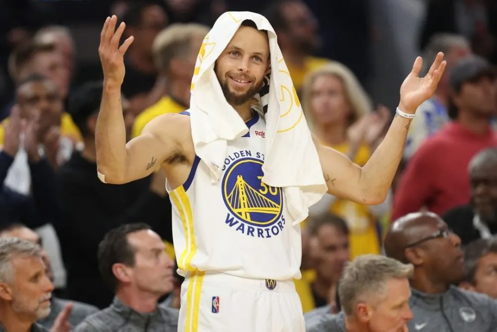 Stephen Curry se queda sin anotar un triple 233 partidos después