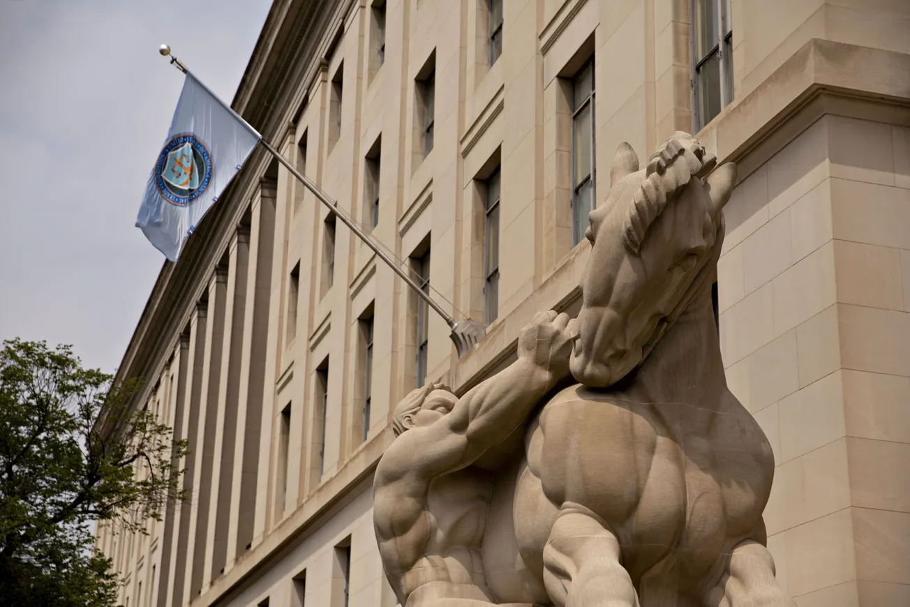 Tras meses de espera, Lina Khan entra en escena