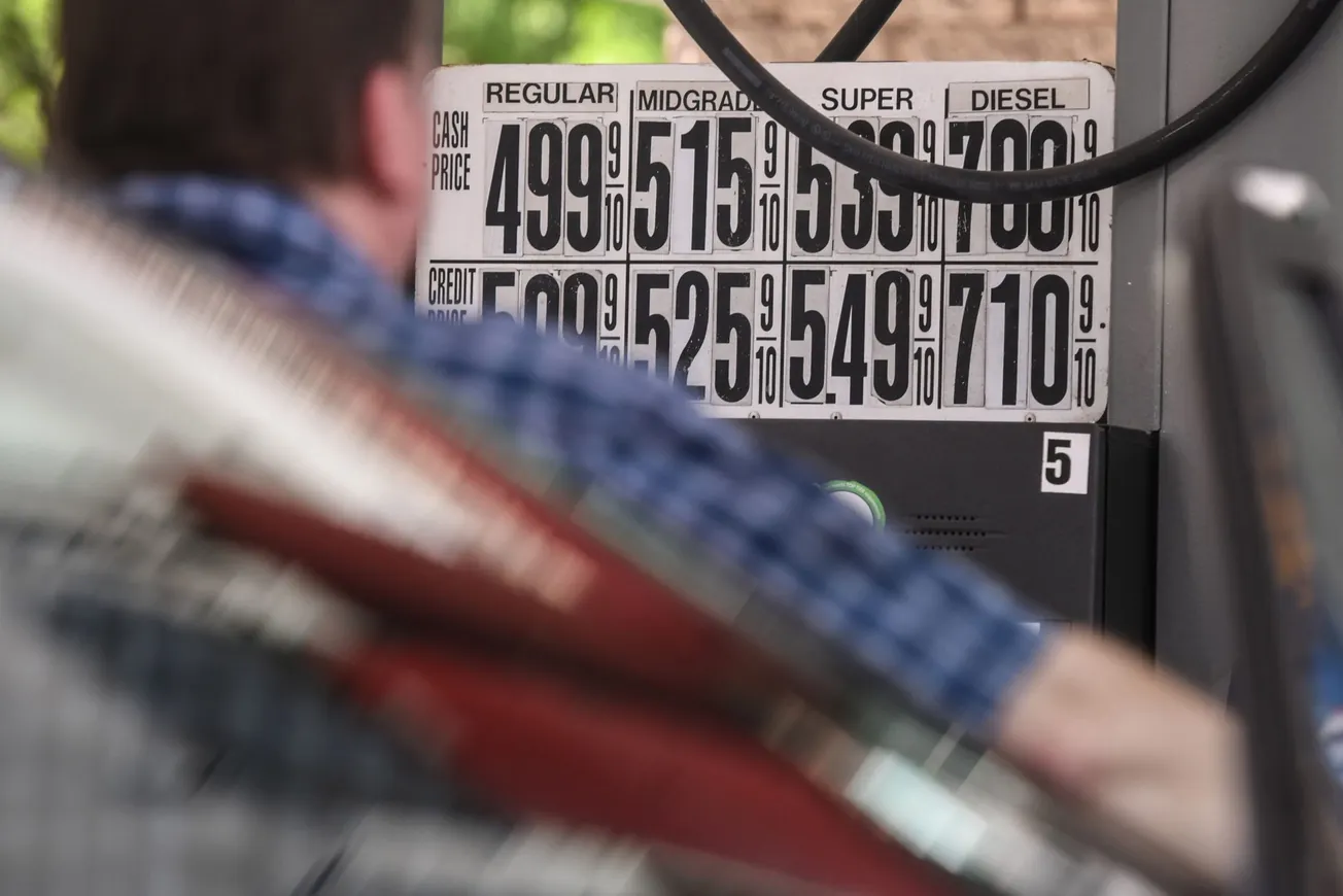 ¿Por qué es más cara la gasolina en algunos estados que en otros?