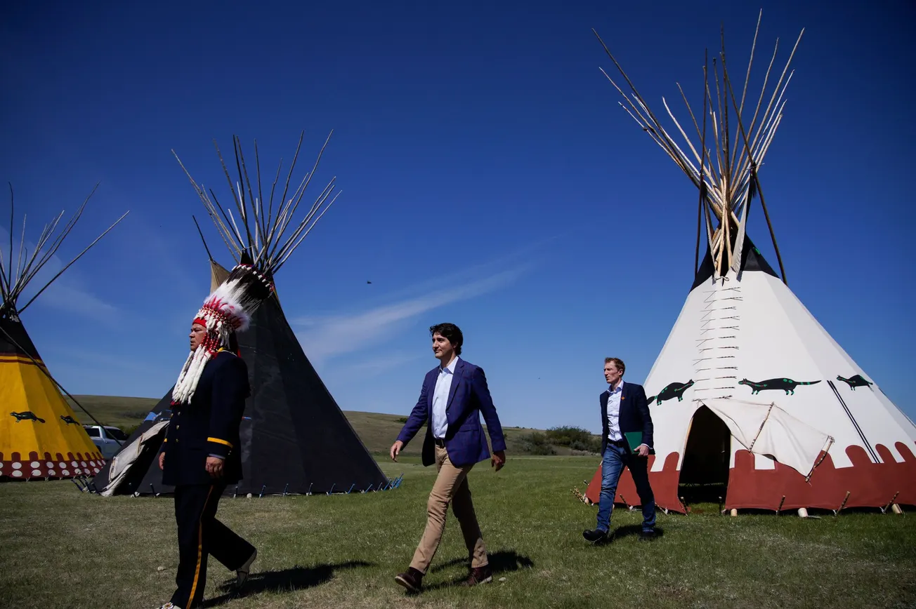 Canadá compensa a tierras a los pueblos indígenas de Siksika