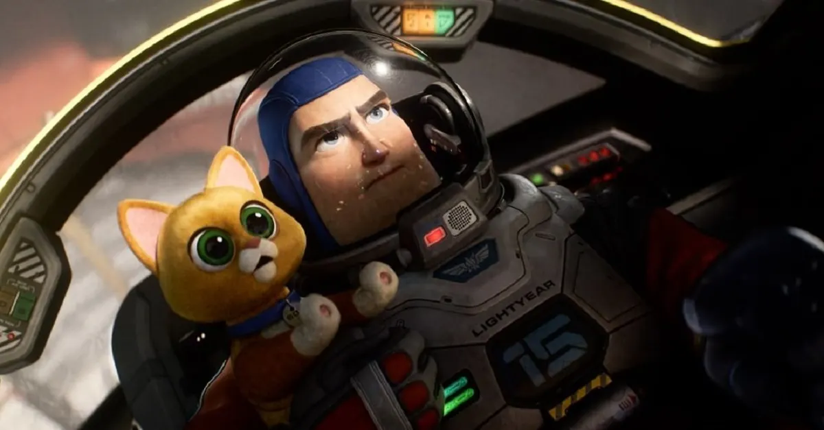 Lightyear fue censurada en 14 países por escena de beso entre dos mujeres