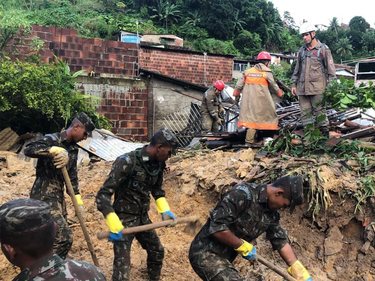 Lluvias en Brasil dejan un saldo de 122 muertos y 2 desaparecidos