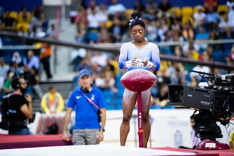 Simone Biles lidera una demanda multimillonaria contra el FBI