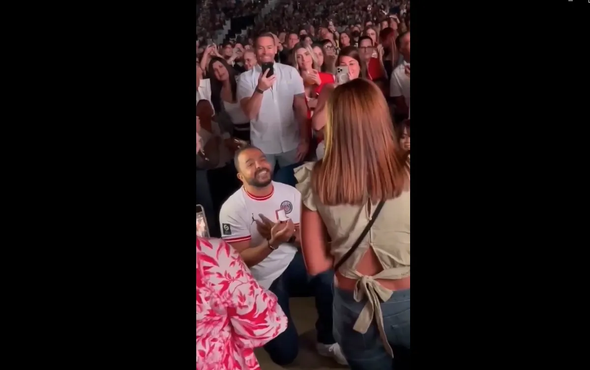 Un hombre aprovechó concierto de Ricardo Arjona para pedir matrimonio en Puerto Rico