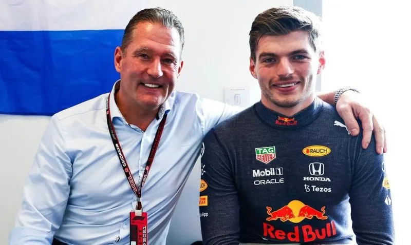 Padre de Verstappen critica a Red Bull por la victoria de Pérez: "Es decepcionante"