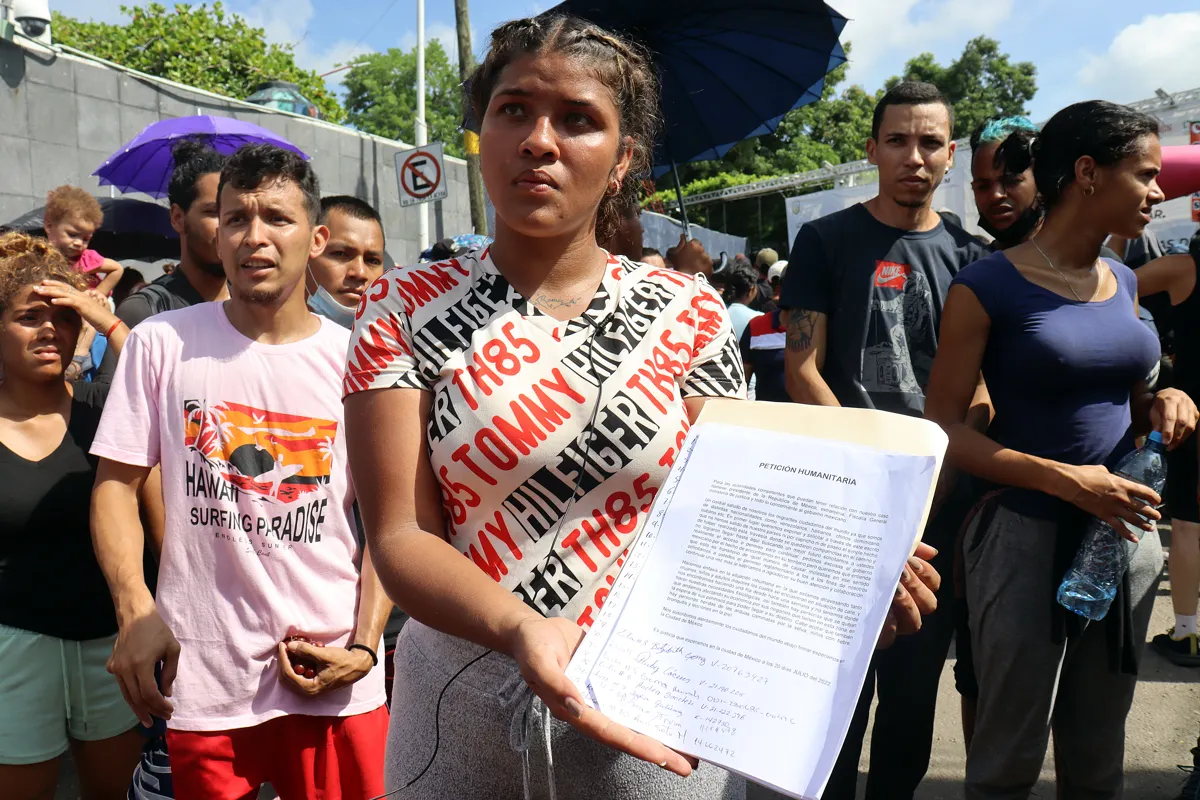 ICE prepara una nueva tarjeta de identificación para los migrantes. Mira los detalles