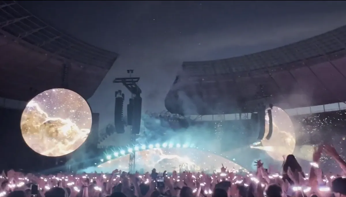 Coldplay proyectó en concierto imágenes del espacio tomadas por el telescopio James Webb