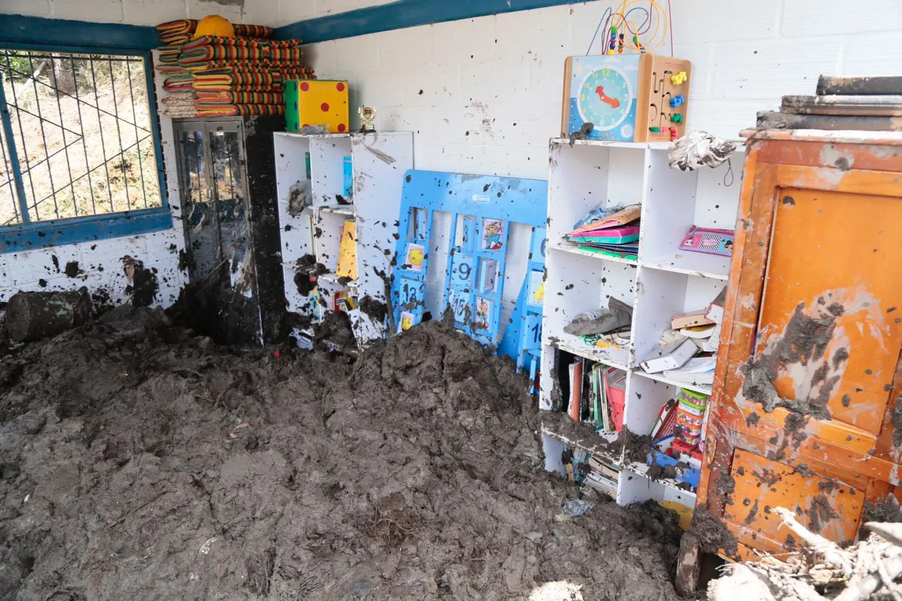 Derrumbe en Colombia deja tres niños fallecidos