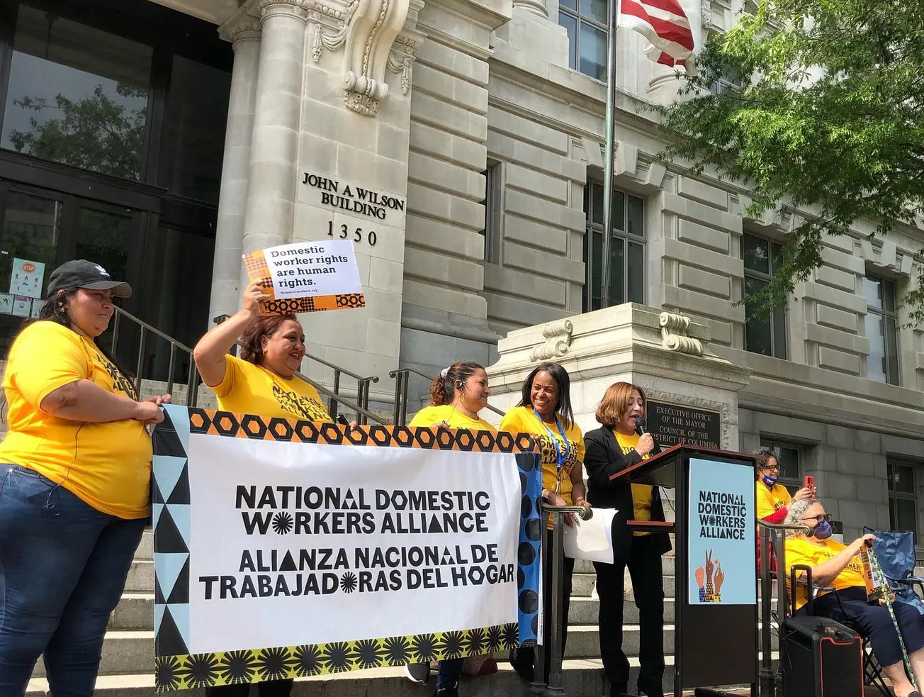 SALARIO. El 93% del total de los trabajadores domésticos son mujeres latinas y negras que reciben un salario no mayor a los $