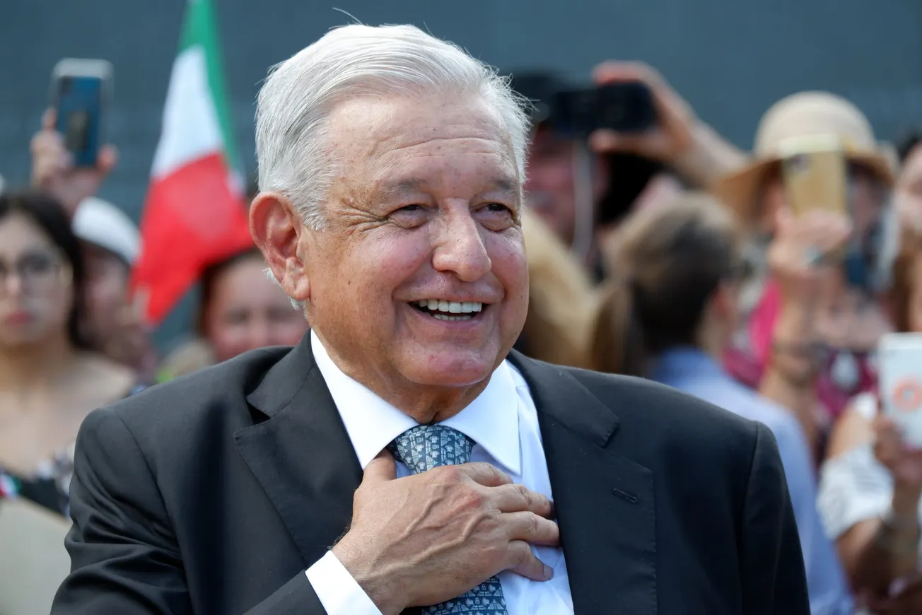 AMLO compartió con mexicanos y llevó ofrendas florales al National Mall de Washington DC