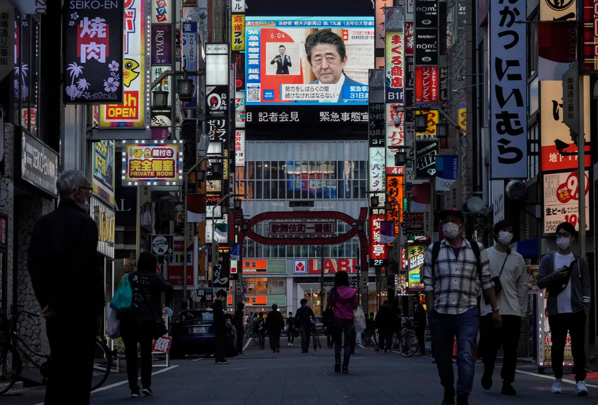 Murió exprimer ministro de Japón que recibió un disparo durante evento de campaña