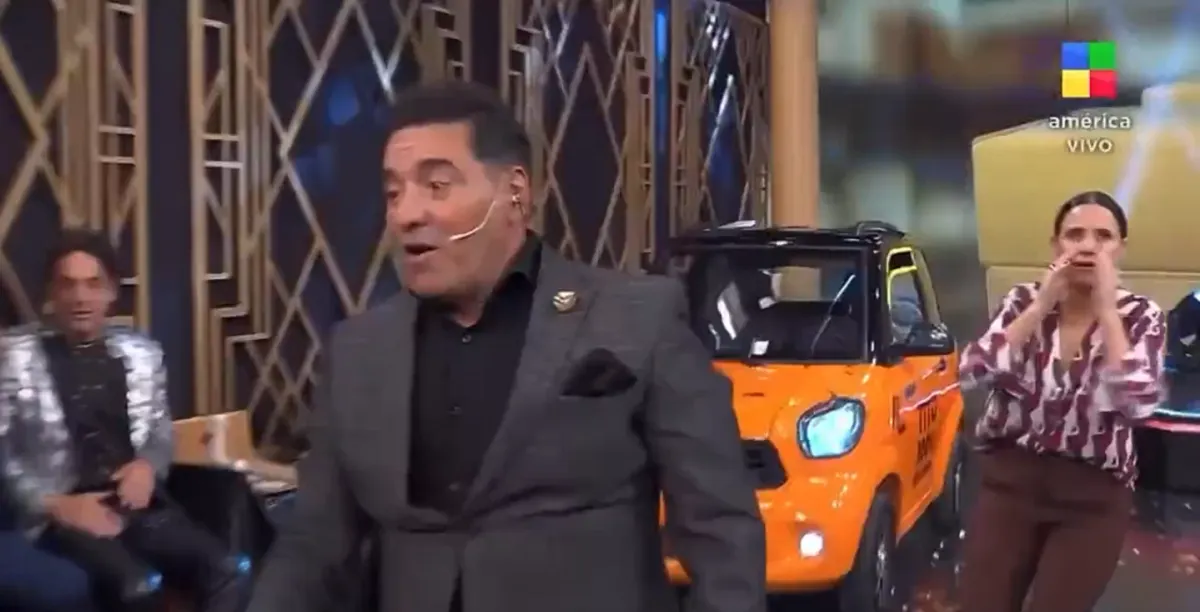 Niña de 7 años protagoniza incidente en programa de TV al poner una moto en marcha