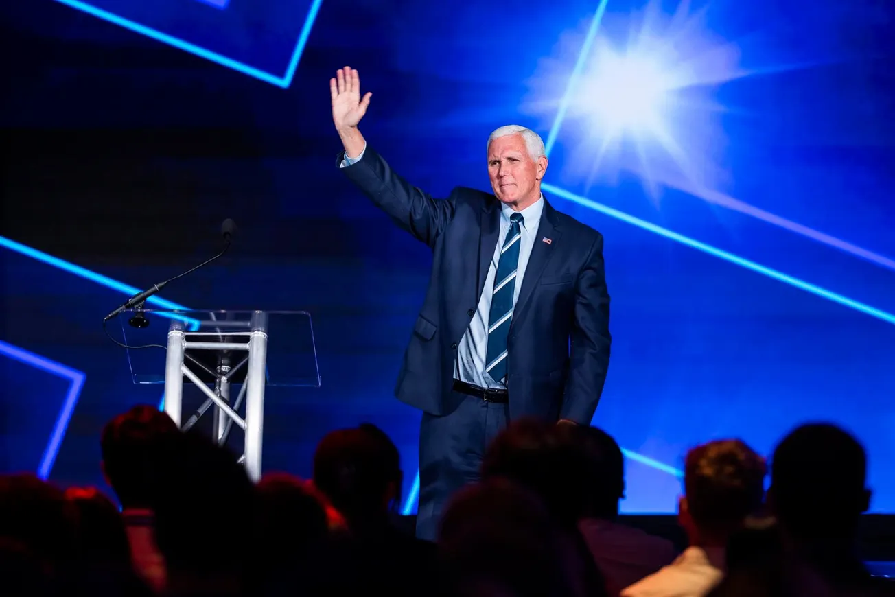 Pence documentos clasificados