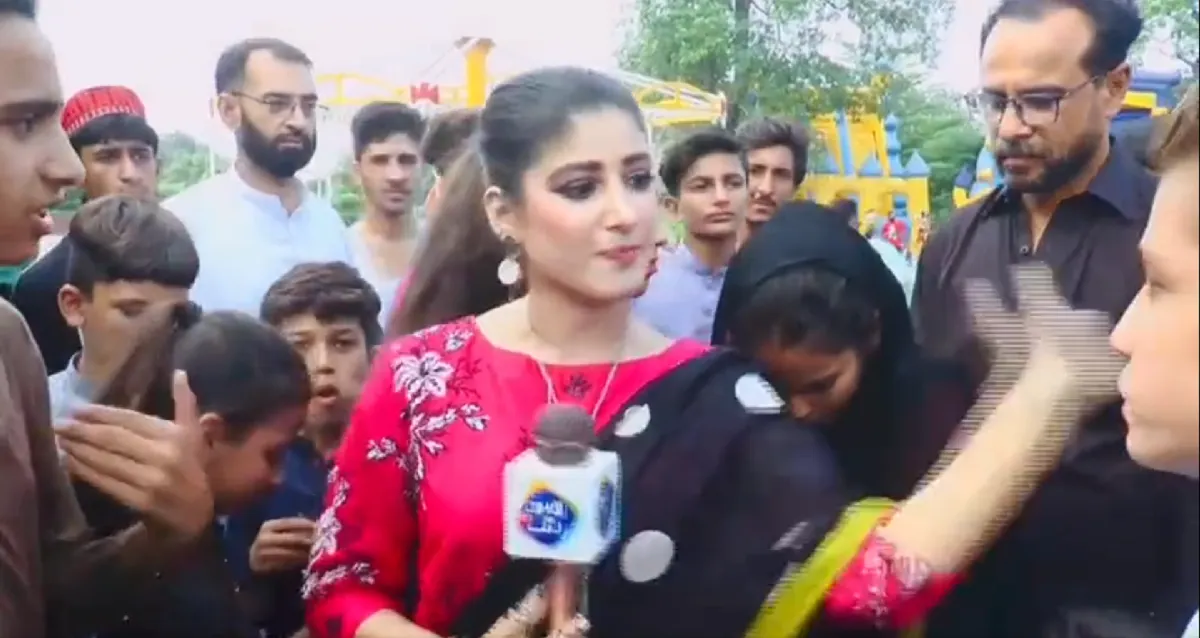 Periodista le dio una cachetada a un niño durante un en vivo