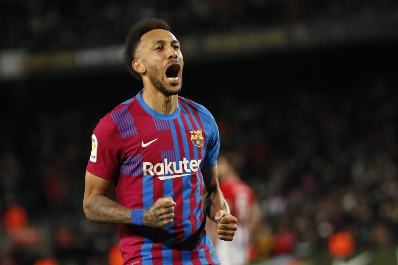 Golpean y asaltan al futbolista Aubameyang en su casa