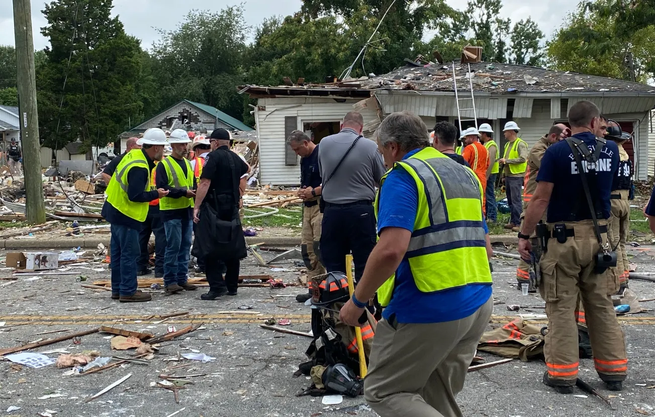 Explosión en Indiana ocasionó tres muertos y una docena de casas destruidas