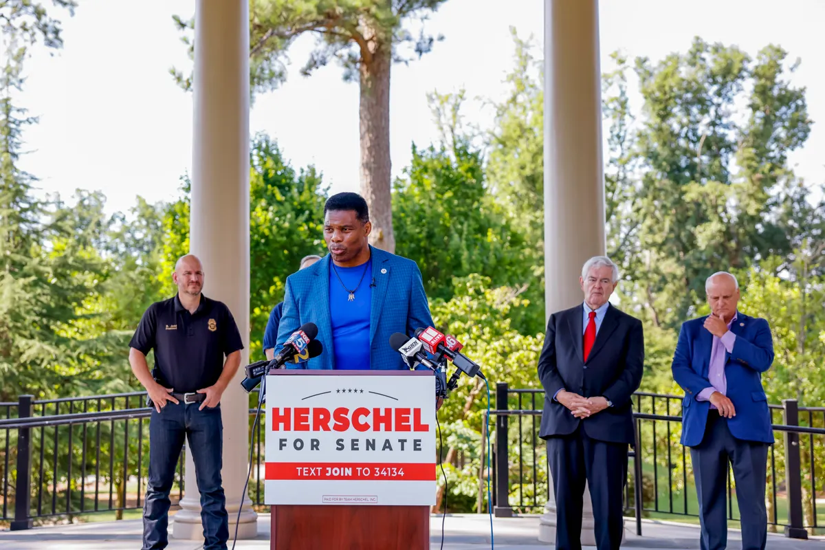 En aprietos candidatos al Senado respaldados por Trump