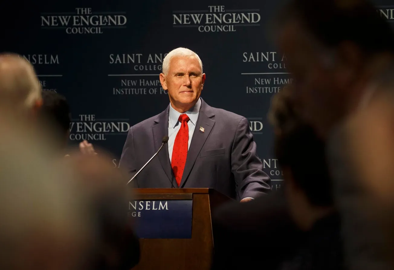 Pence dice que no se llevó información clasificada cuando dejó el cargo