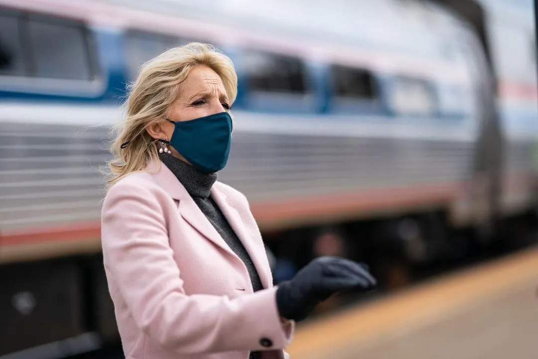 Jill Biden tiene COVID-19