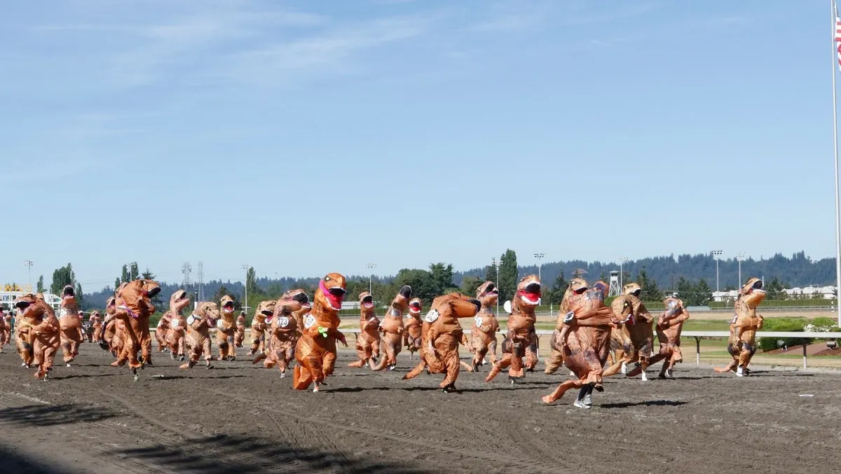 'Jurassic Race', la carrera con disfraces de dinosaurios en la que se compite por ser el T-Rex más rápido