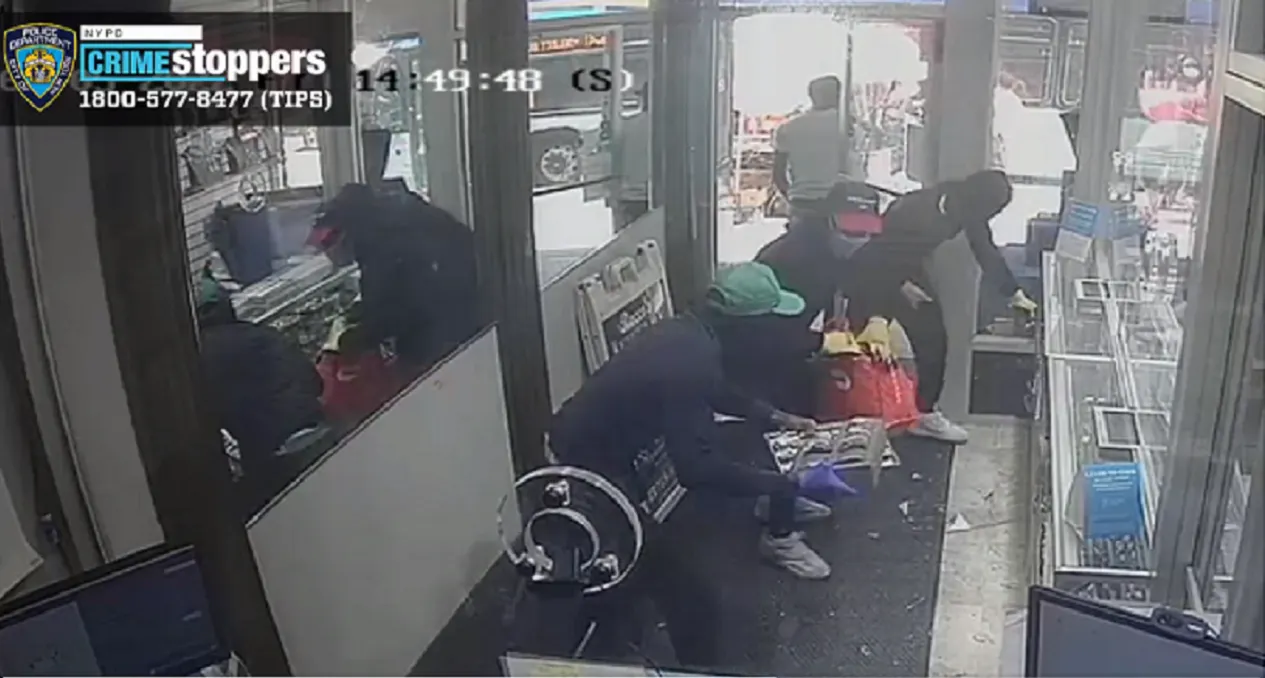 Ladrones en Nueva York robaron en cuestión de segundos más de $2 millones en joyas
