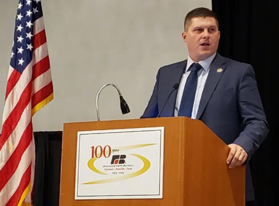 Republicanos ganan elección especial en Minnesota y mantienen escaño en el Congreso