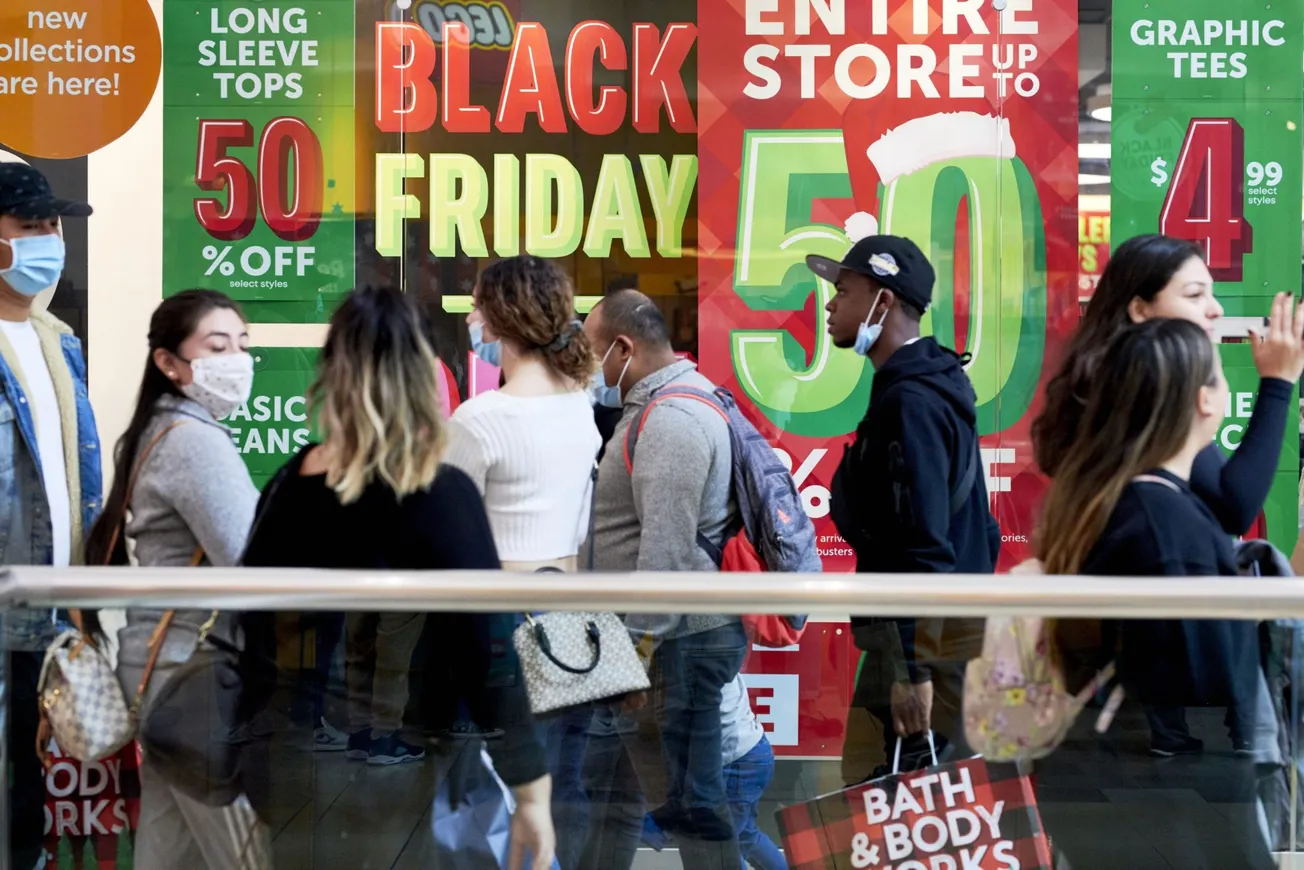 Minoristas se preparan para una Navidad austera debido a la inflación