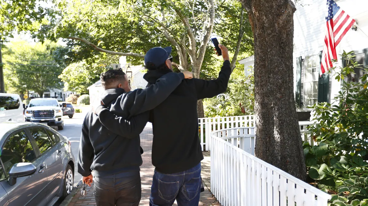 Abogados de migrantes enviados a Martha’s Vineyard piden investigación penal