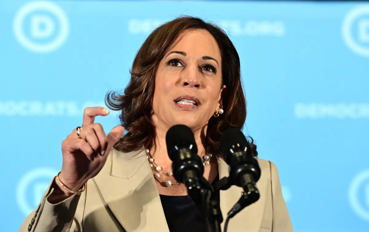 Kamala Harris: “Nos negamos a permitir que los supuestos líderes extremistas desmantelen nuestra democracia”
