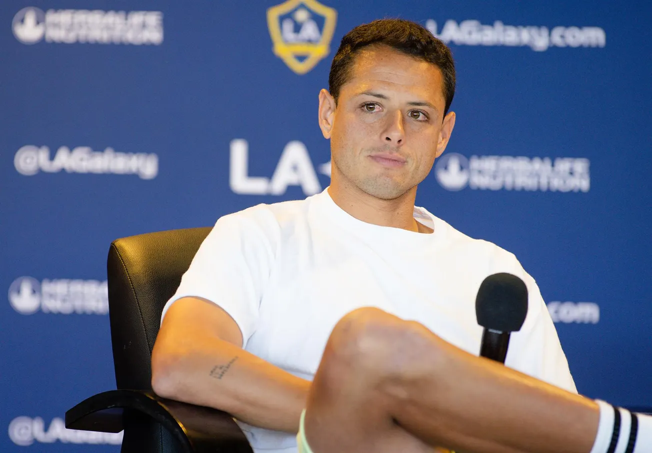 Chicharito es víctima de burlas tras fallar un penalti a lo “Panenka”