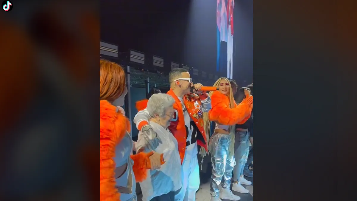 Daddy Yankee baila con abuelita durante concierto en Connecticut