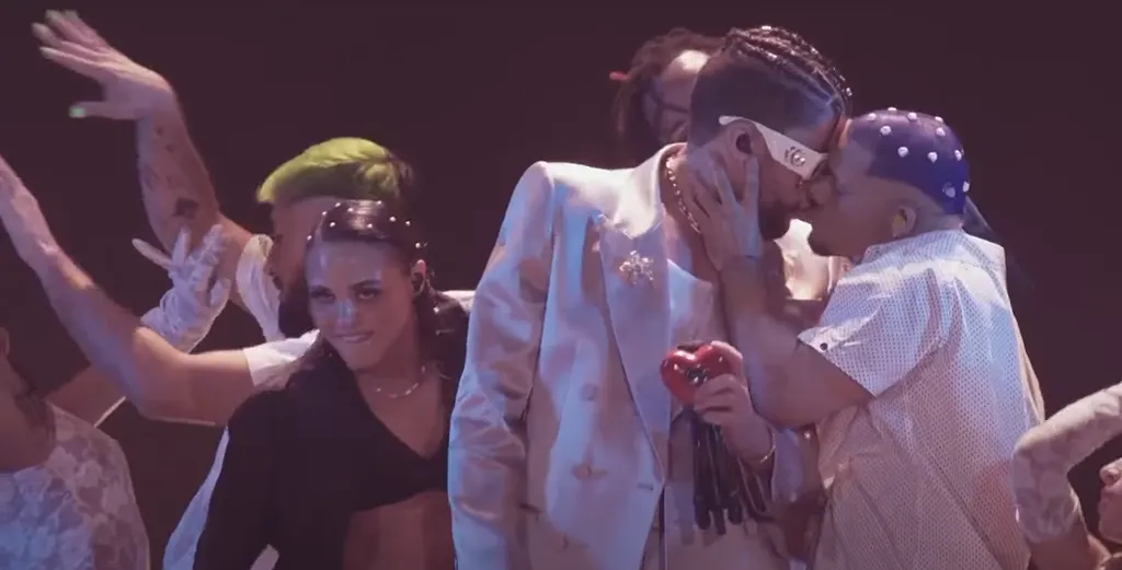 el bailarín que besó a Bad Bunny