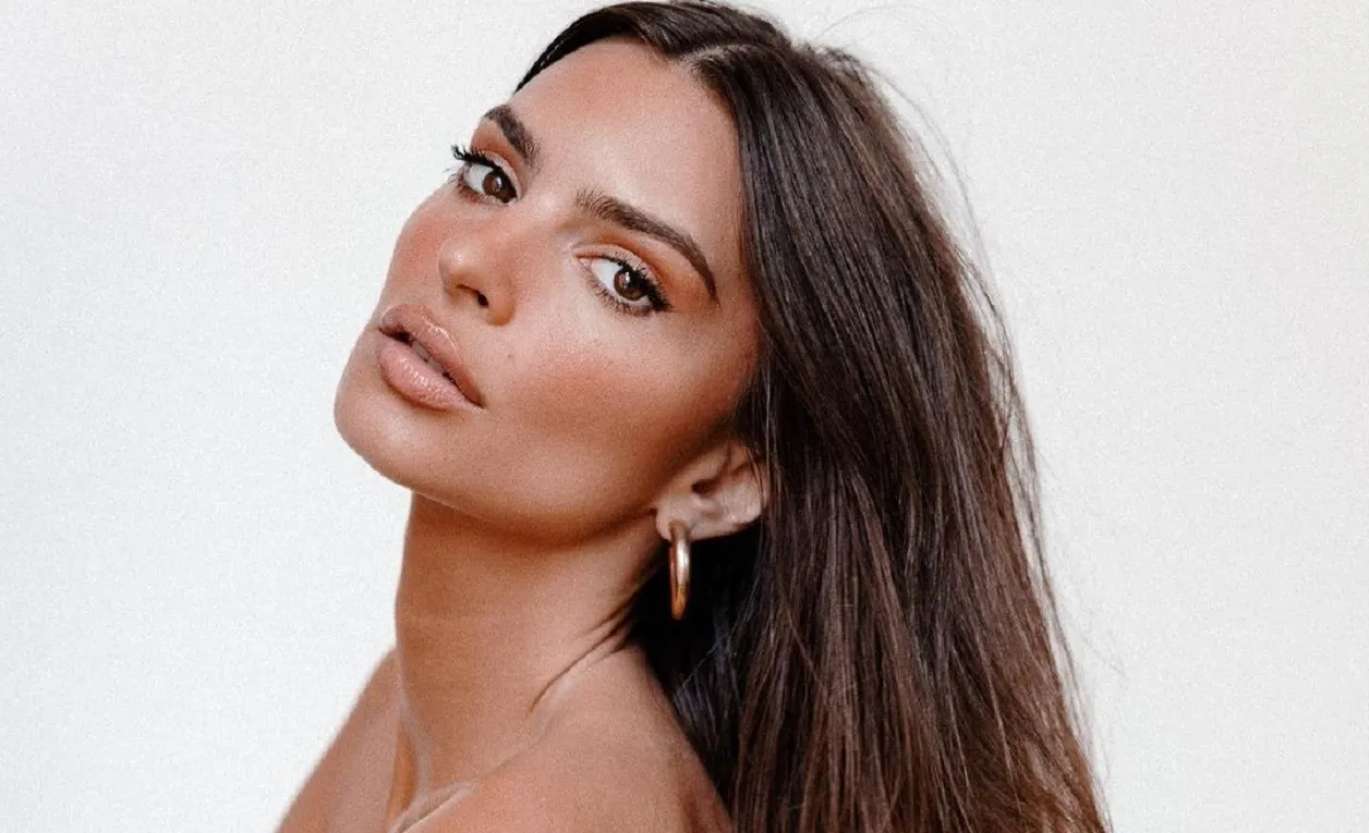 Emily Ratajkowski y Brad Pitt