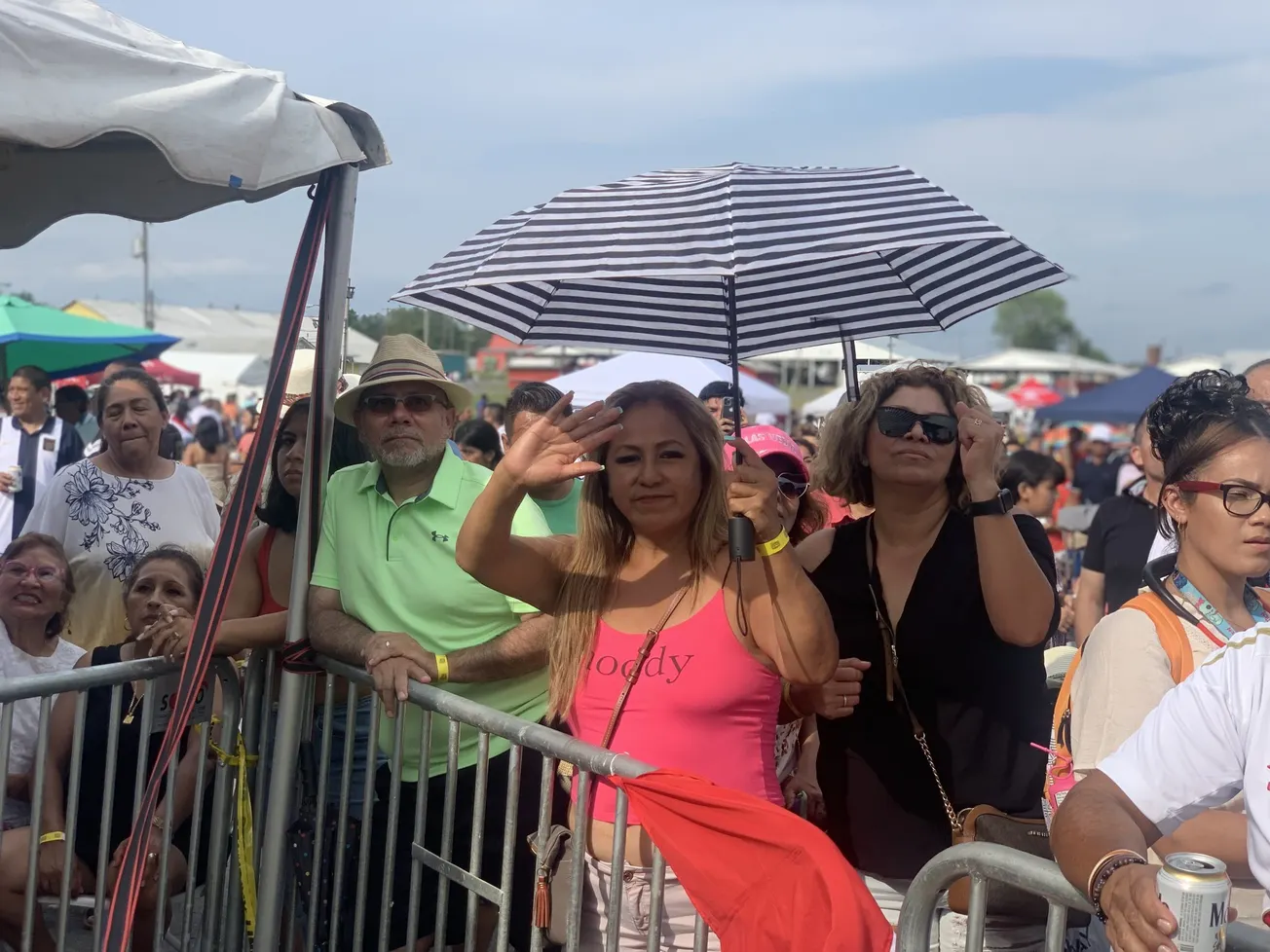 Grupo de hispanos reunidos en Estados Unidos