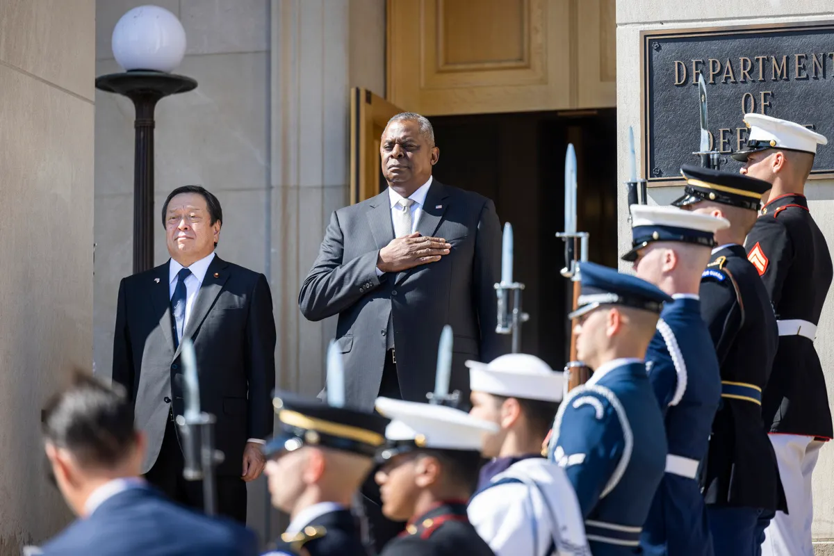 El Pentágono agobiado por fracasos en reclutamiento
