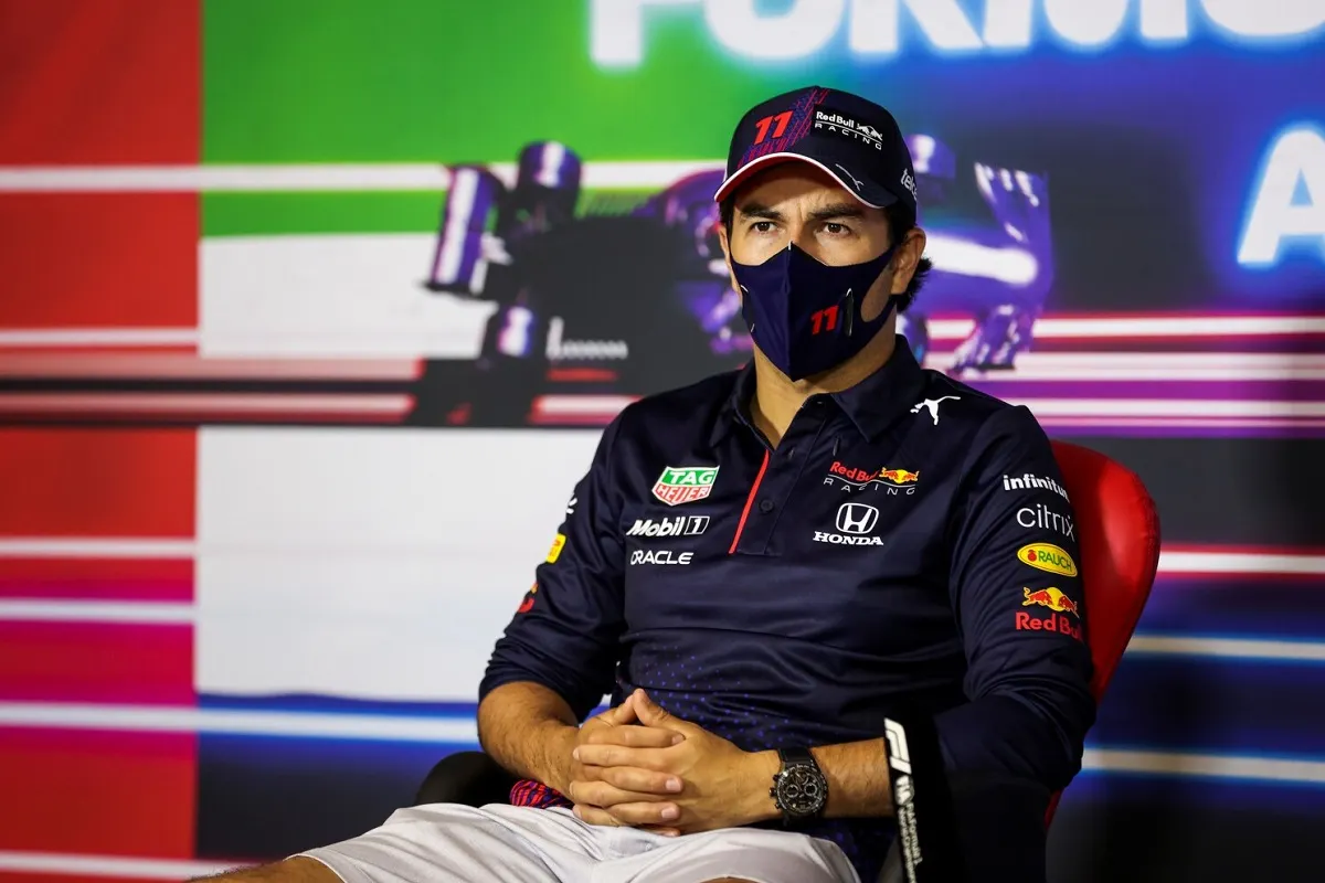 Red Bull confirma diferencia entre los autos de Checo Pérez y Verstappen