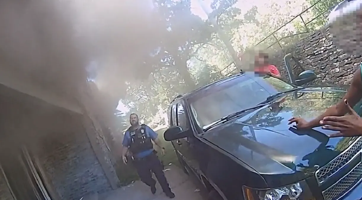 Policías de Kansas City ayudaron a dos mujeres a escapar de un incendio