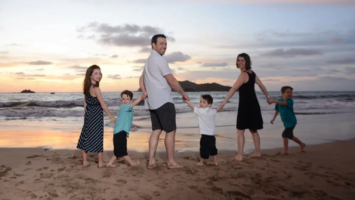 Se viraliza la historia de una familia que viaja por el mundo antes de que sus hijos queden ciegos