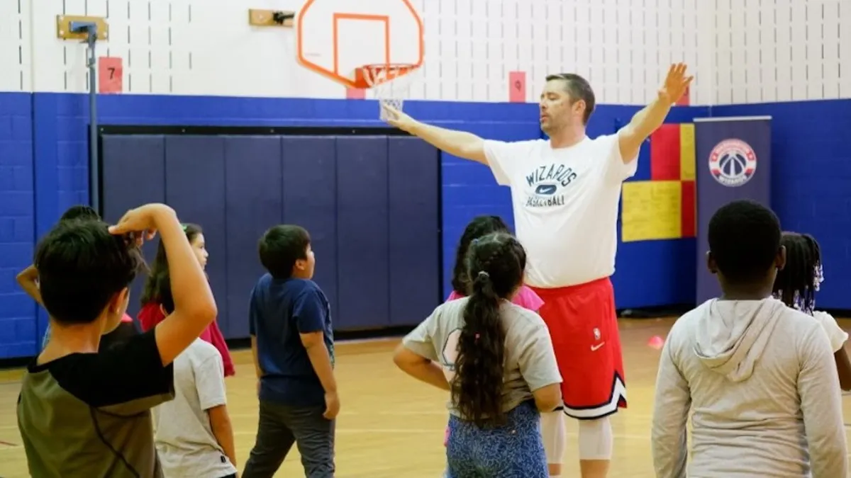 Los Wizards de Washington DC comparten con estudiantes de Gaithersburg